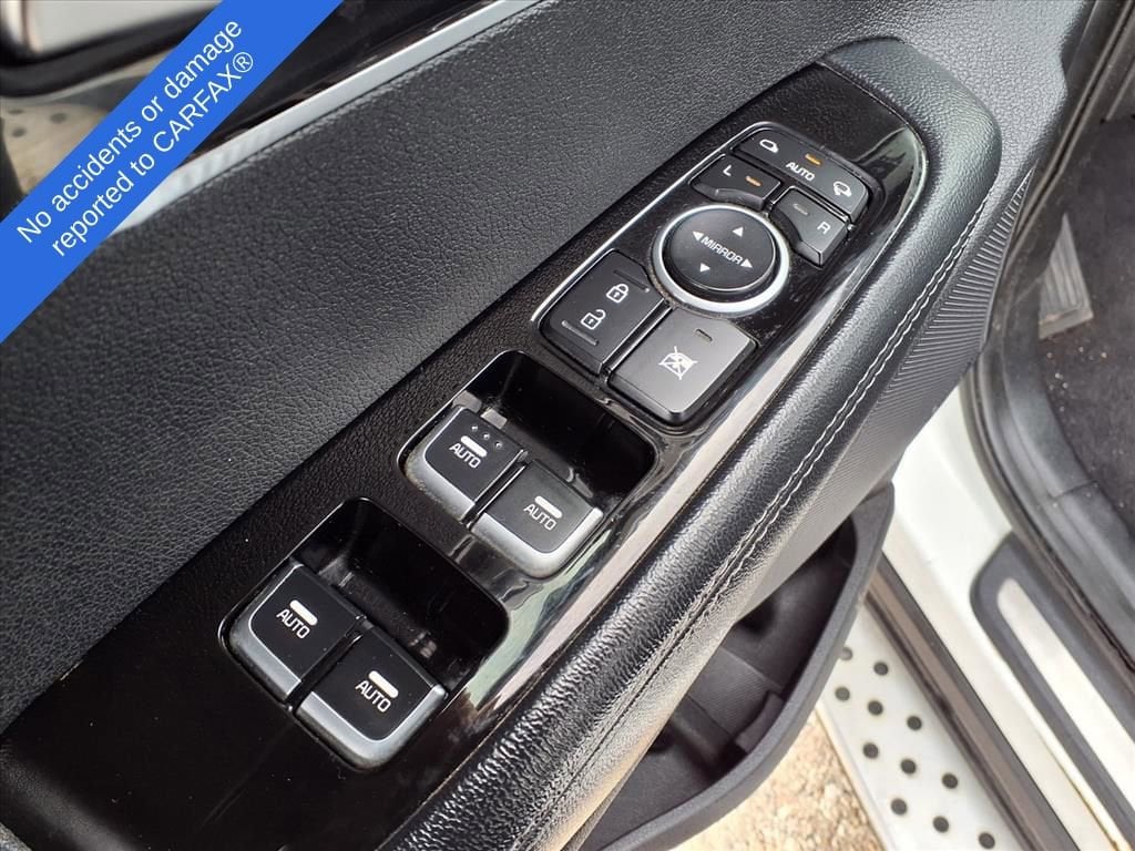 Thumbnail: 2016 Kia Sorento - 16