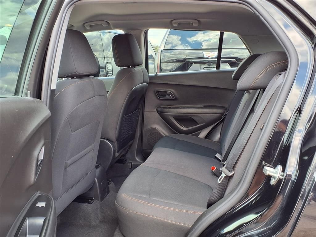 Thumbnail: 2017 Chevrolet Trax - 12