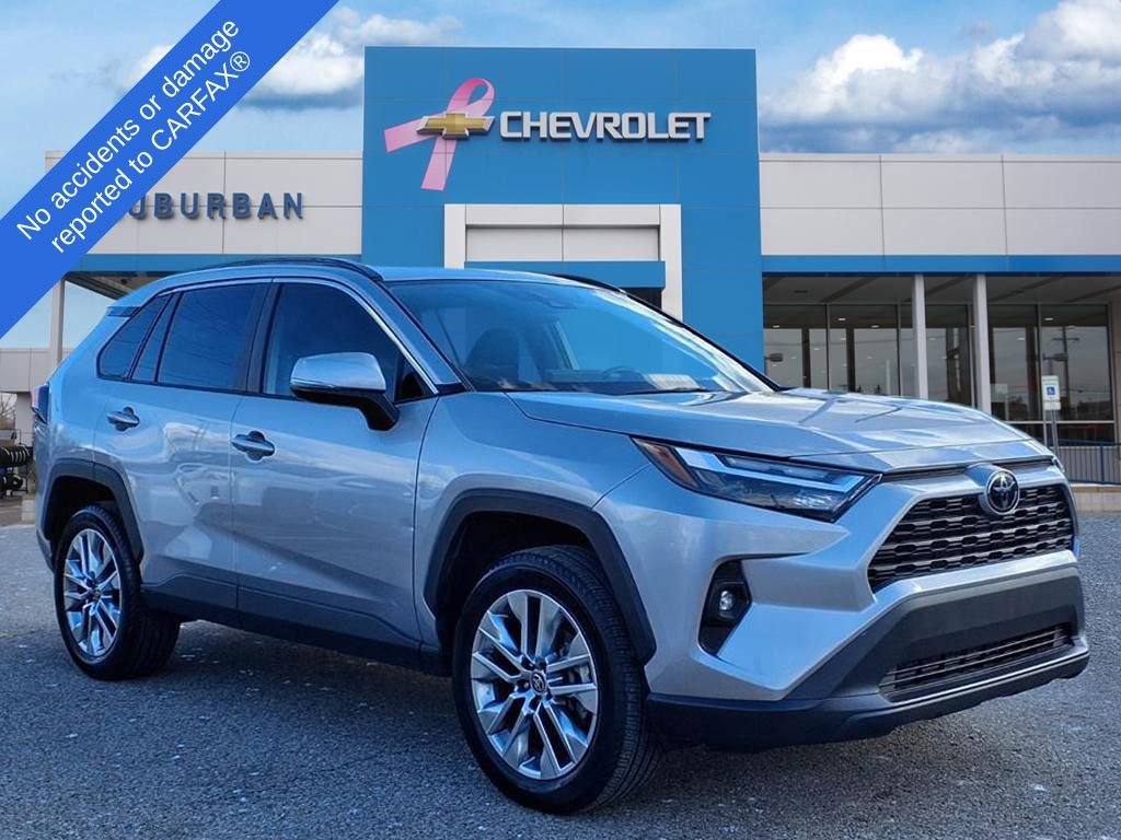 2022 Toyota RAV4 XLE Premium photo 3