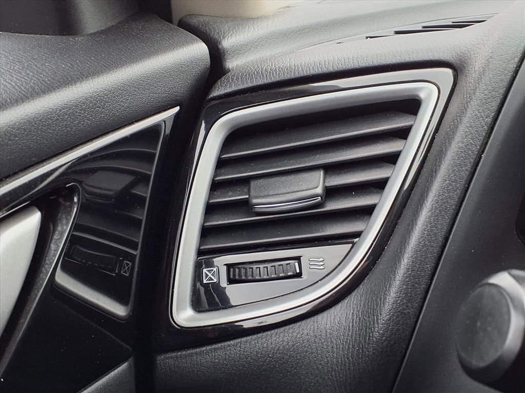 Thumbnail: 2014 Mazda Mazda3 - 28