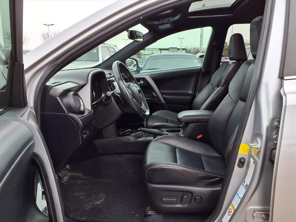 Thumbnail: 2016 Toyota RAV4 - 17