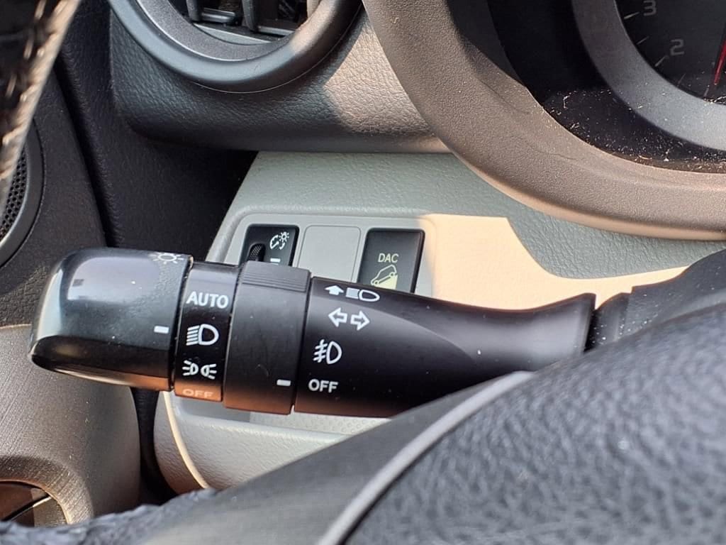 Thumbnail: 2012 Toyota RAV4 - 21