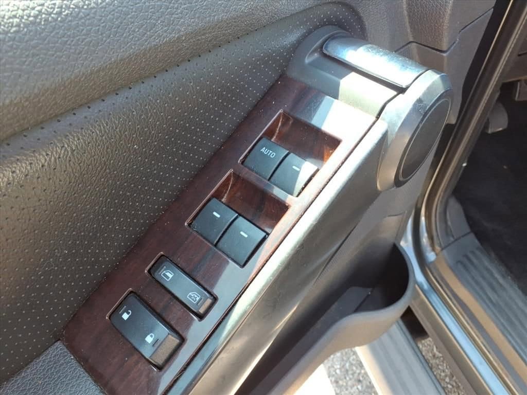 Thumbnail: 2010 Ford Explorer - 15