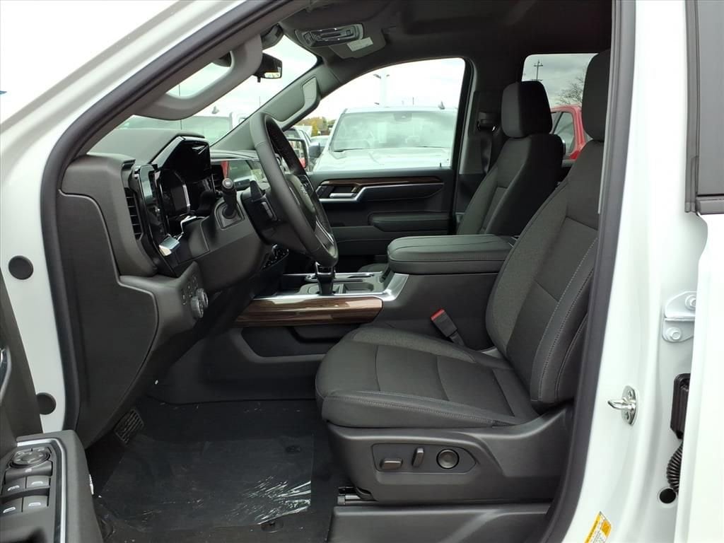 Thumbnail: 2026 Chevrolet Silverado 1500 - 16