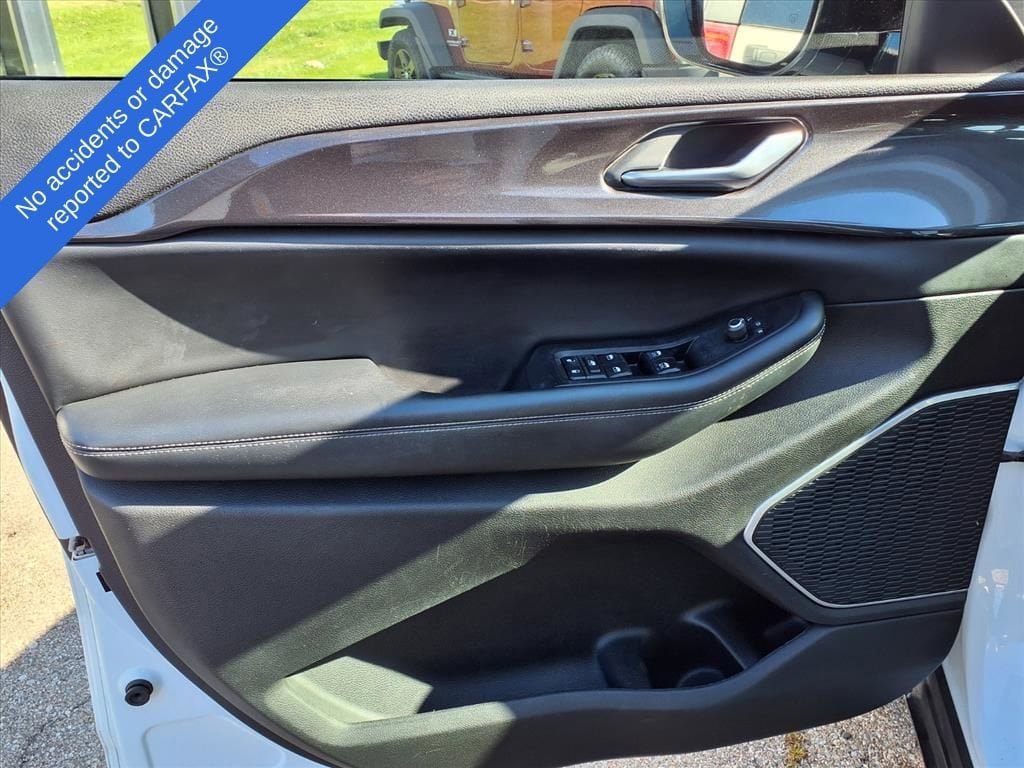 Thumbnail: 2022 Jeep Grand Cherokee - 14