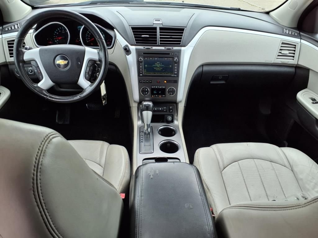 Thumbnail: 2010 Chevrolet Traverse - 11