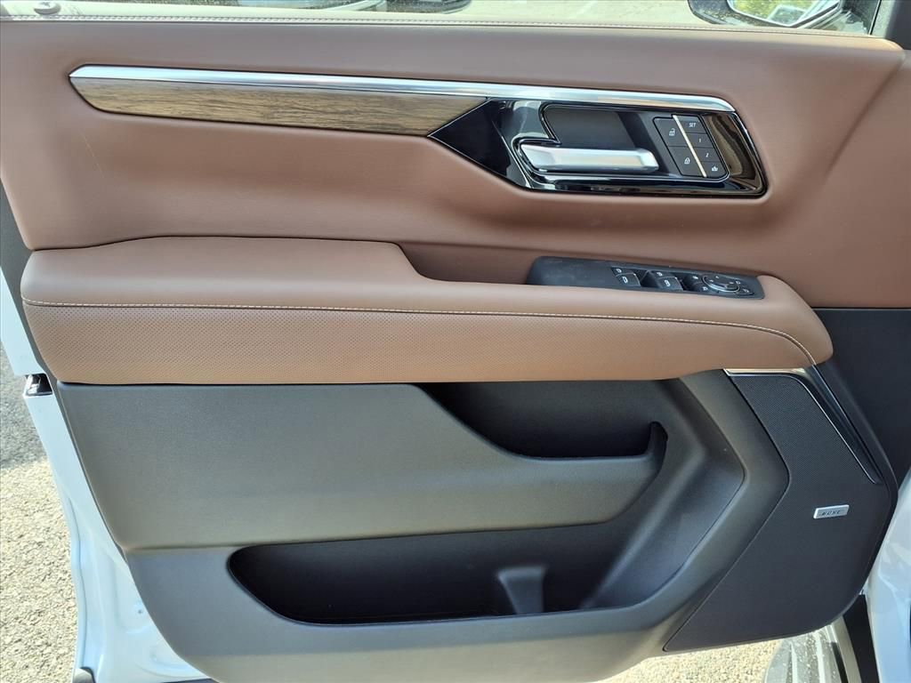 Thumbnail: 2026 Chevrolet Suburban - 11