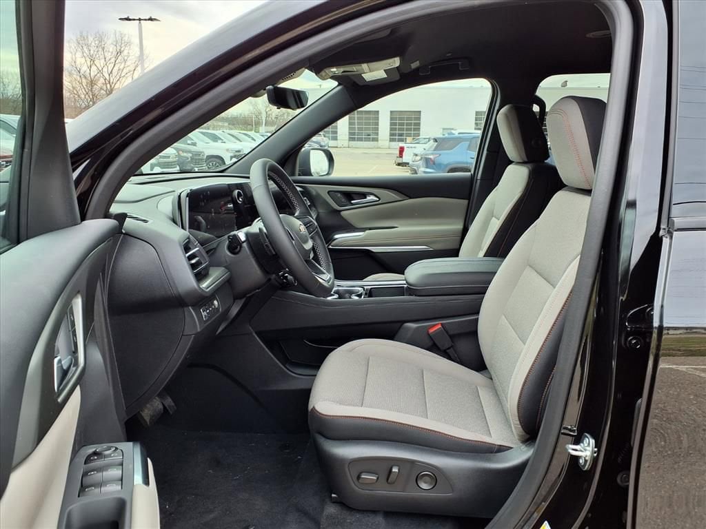 Thumbnail: 2026 Chevrolet Traverse - 12