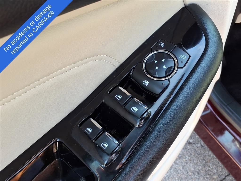 Thumbnail: 2017 Ford Edge - 16