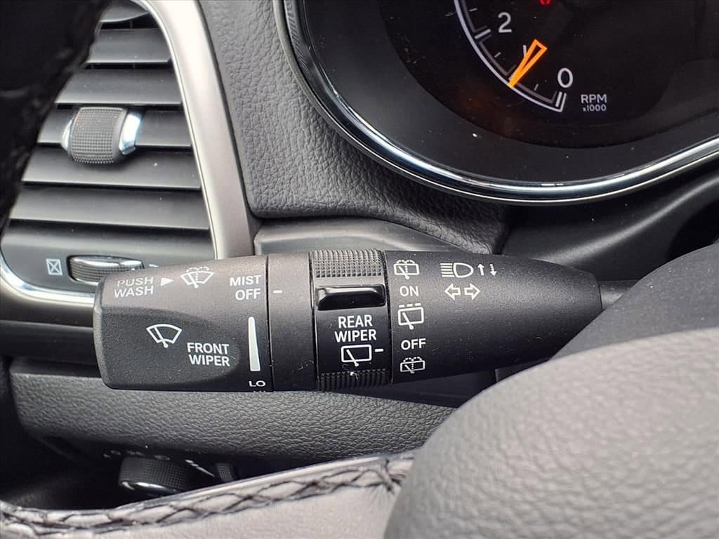 Thumbnail: 2020 Jeep Grand Cherokee - 20