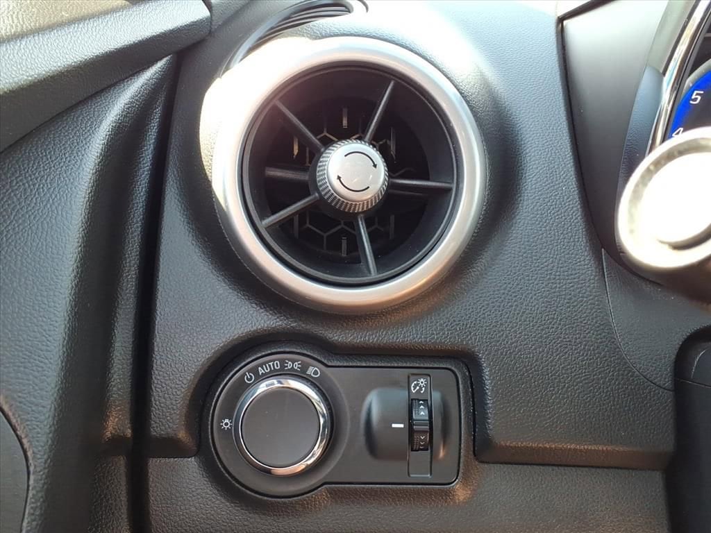 Thumbnail: 2016 Chevrolet Trax - 28