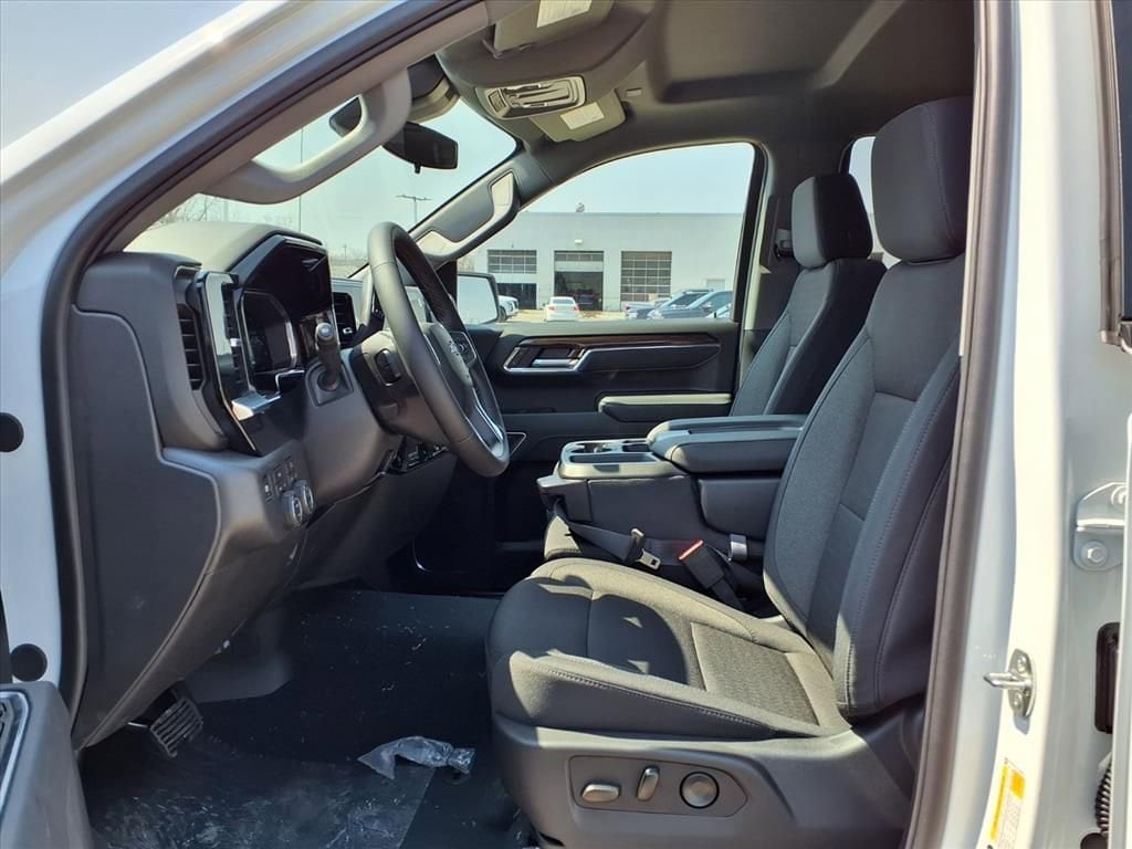 Thumbnail: 2026 Chevrolet Silverado 1500 - 12