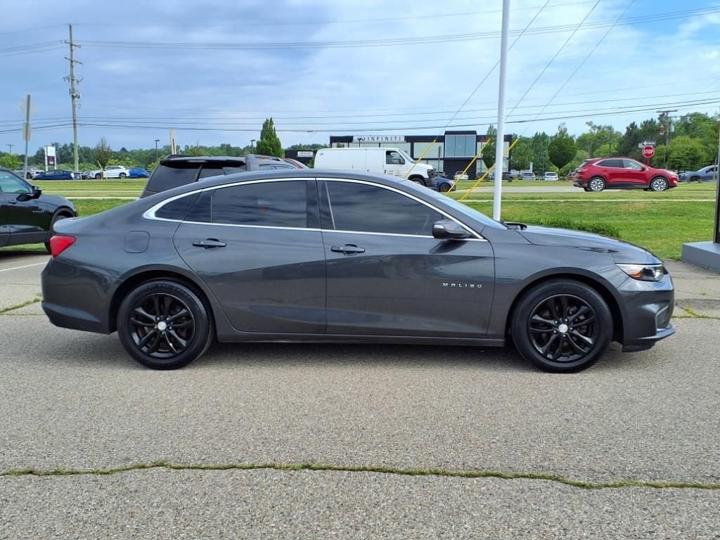 Thumbnail: 2016 Chevrolet Malibu - 4