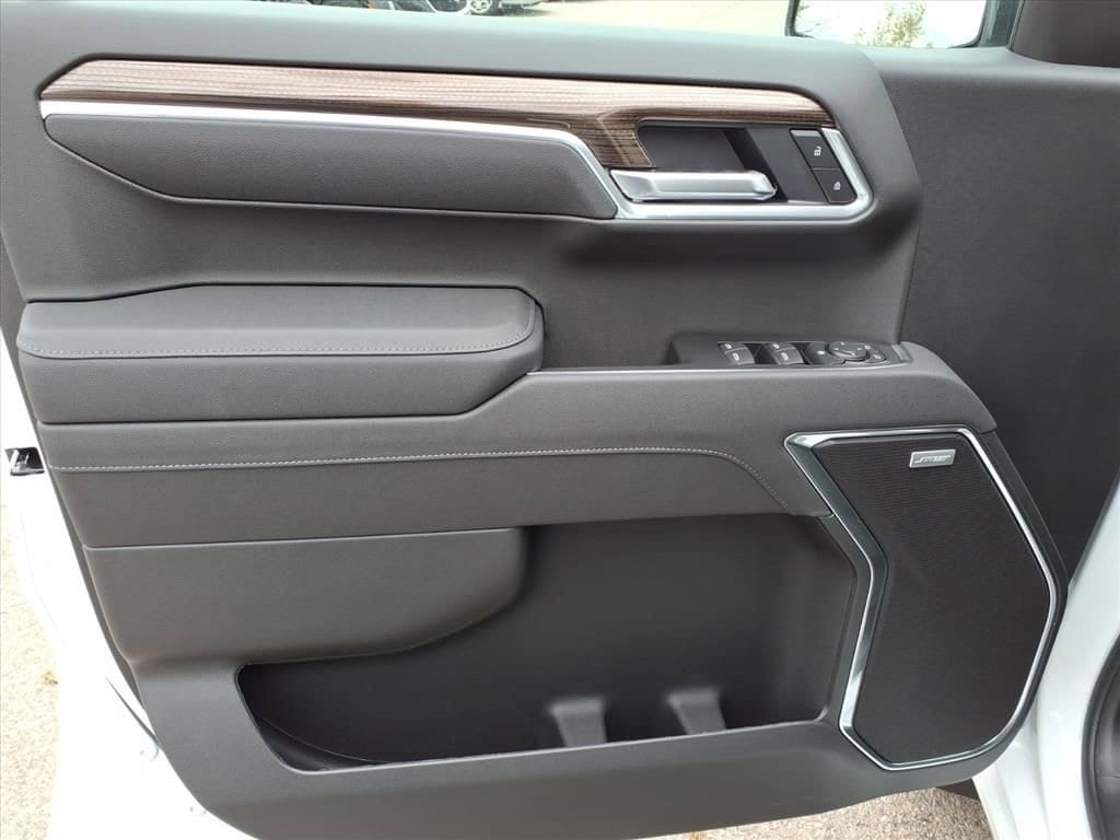 Thumbnail: 2026 Chevrolet Silverado 1500 - 13