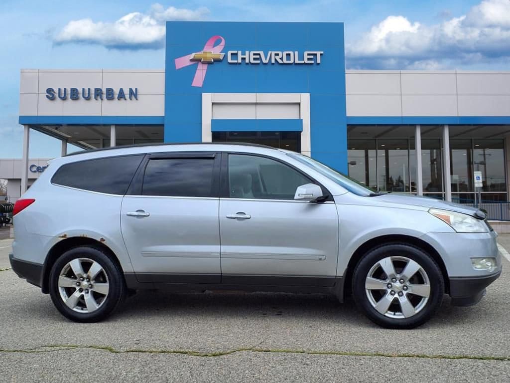 Thumbnail: 2010 Chevrolet Traverse - 4