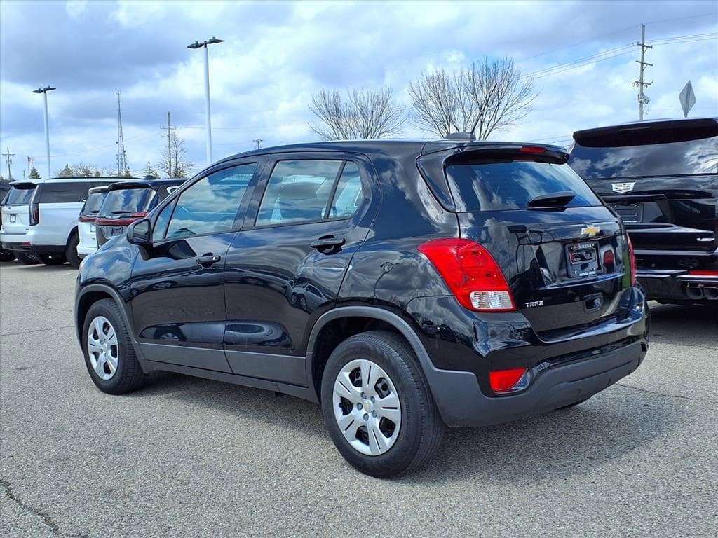 Thumbnail: 2017 Chevrolet Trax - 7