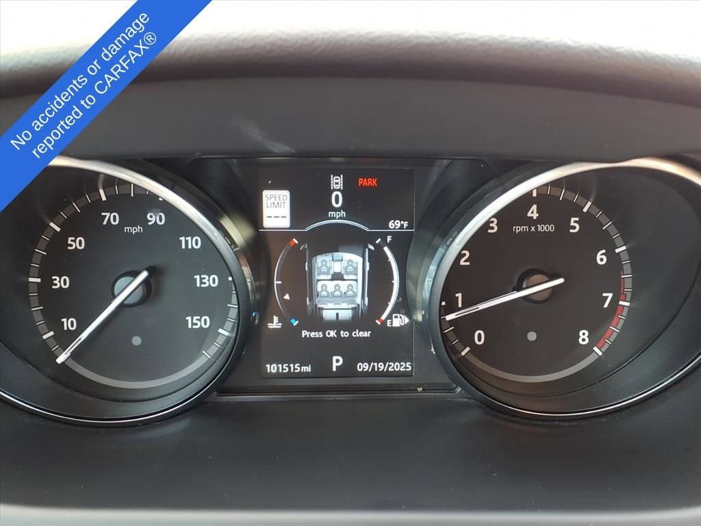 Thumbnail: 2017 Land Rover Discovery Sport - 18