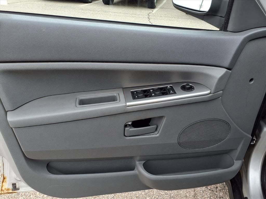 Thumbnail: 2006 Jeep Grand Cherokee - 14