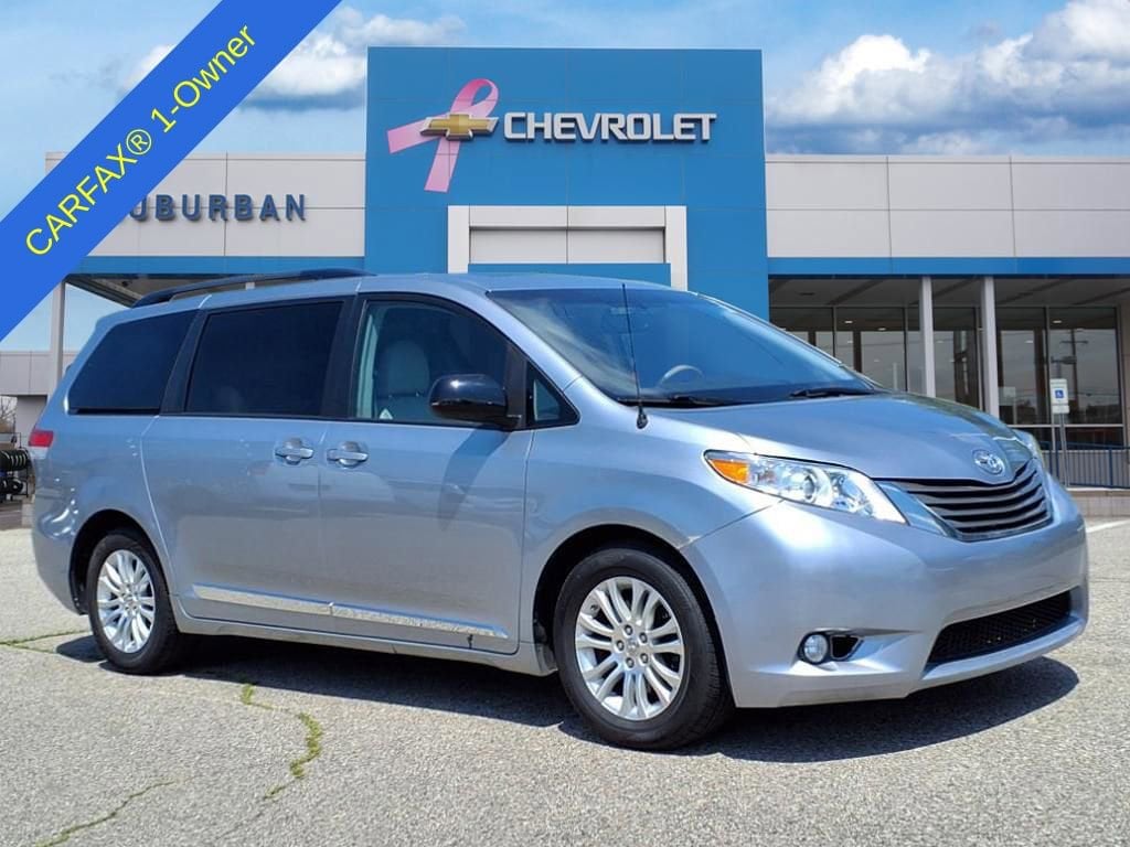 Thumbnail: 2011 Toyota Sienna - 3