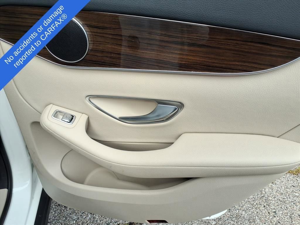 Thumbnail: 2022 Mercedes-Benz GLC - 14