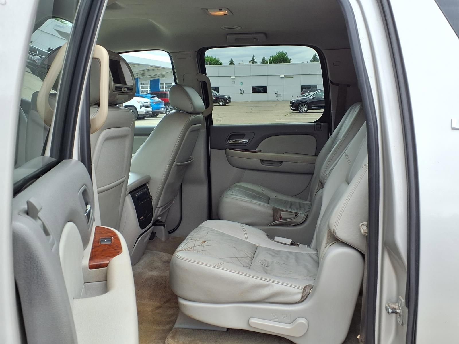 Thumbnail: 2008 Chevrolet Suburban - 13