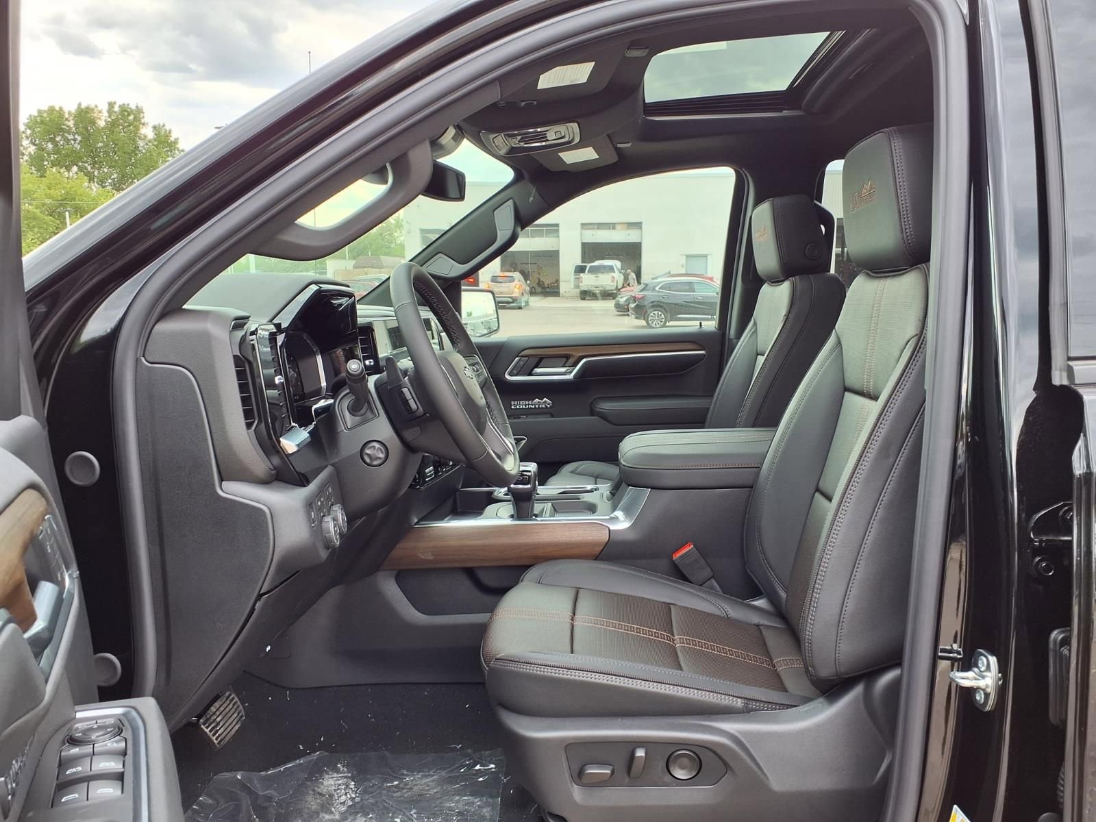 Thumbnail: 2026 Chevrolet Silverado 1500 - 14