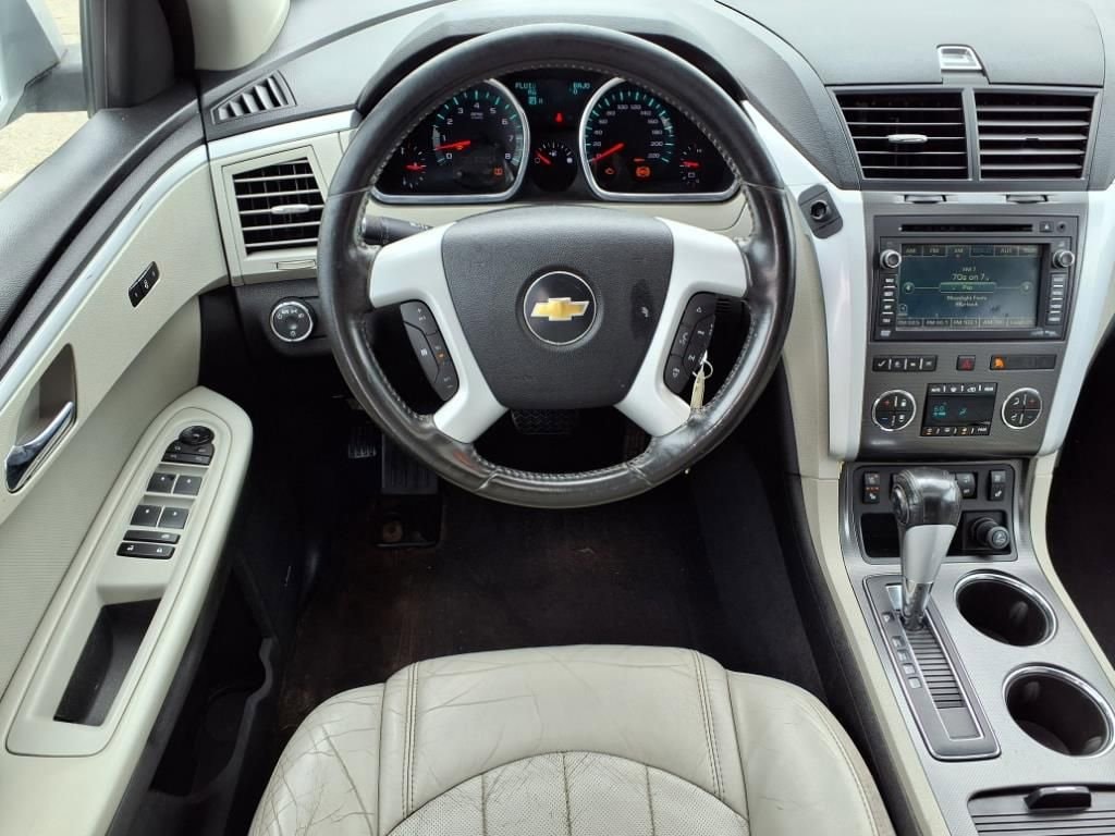 Thumbnail: 2010 Chevrolet Traverse - 12