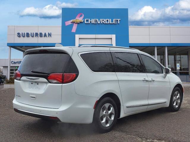 2017 Chrysler Pacifica Touring-L 5