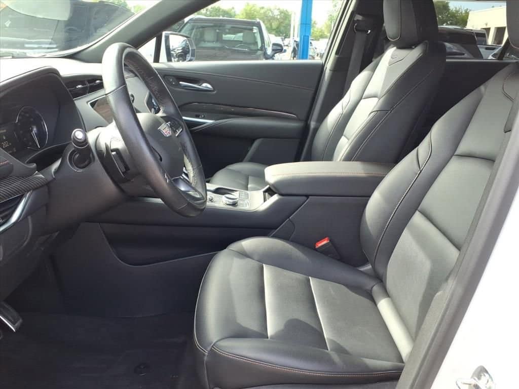 Thumbnail: 2023 Cadillac XT4 - 14