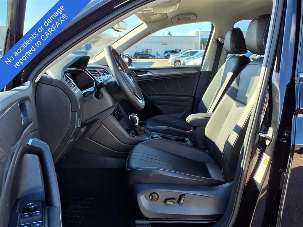 Thumbnail: 2022 Volkswagen Tiguan - 17