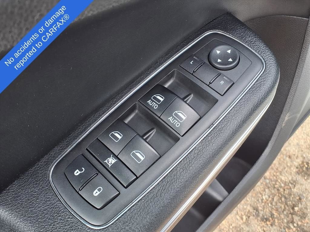 Thumbnail: 2017 Chrysler 300 - 14