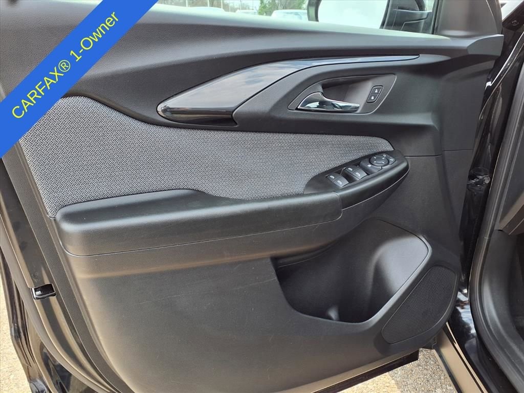 Thumbnail: 2023 Chevrolet TrailBlazer - 14