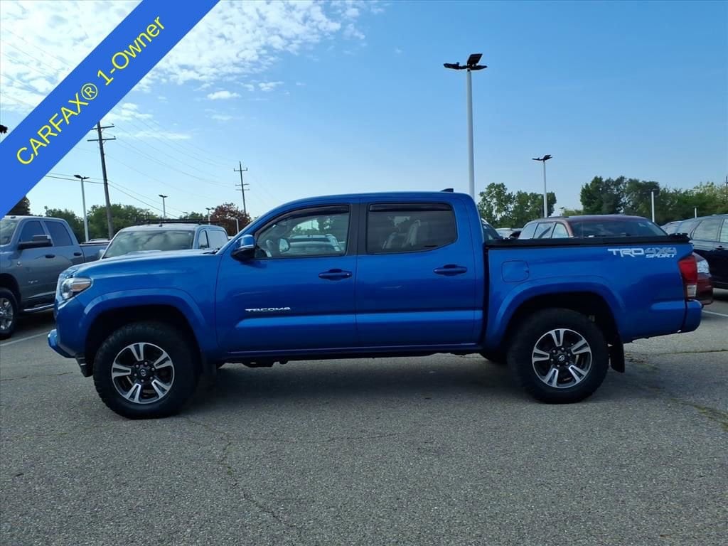 Thumbnail: 2017 Toyota Tacoma - 9