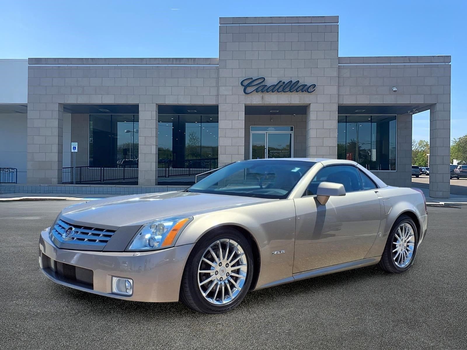 Thumbnail: 2008 Cadillac XLR - 2