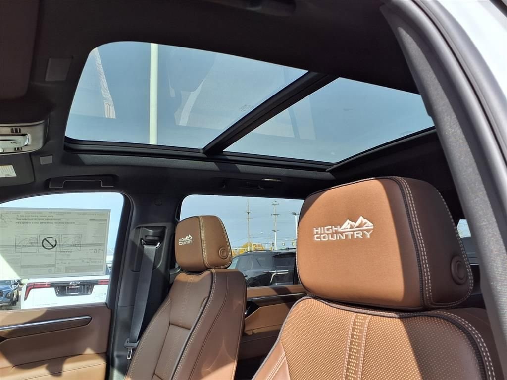 Thumbnail: 2026 Chevrolet Suburban - 15