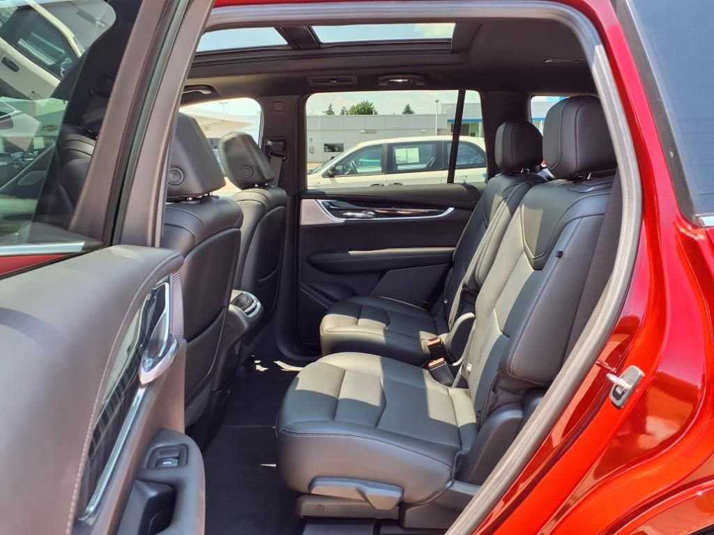 Thumbnail: 2023 Cadillac XT6 - 11