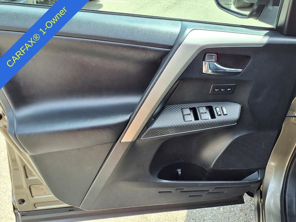 Thumbnail: 2014 Toyota RAV4 - 16