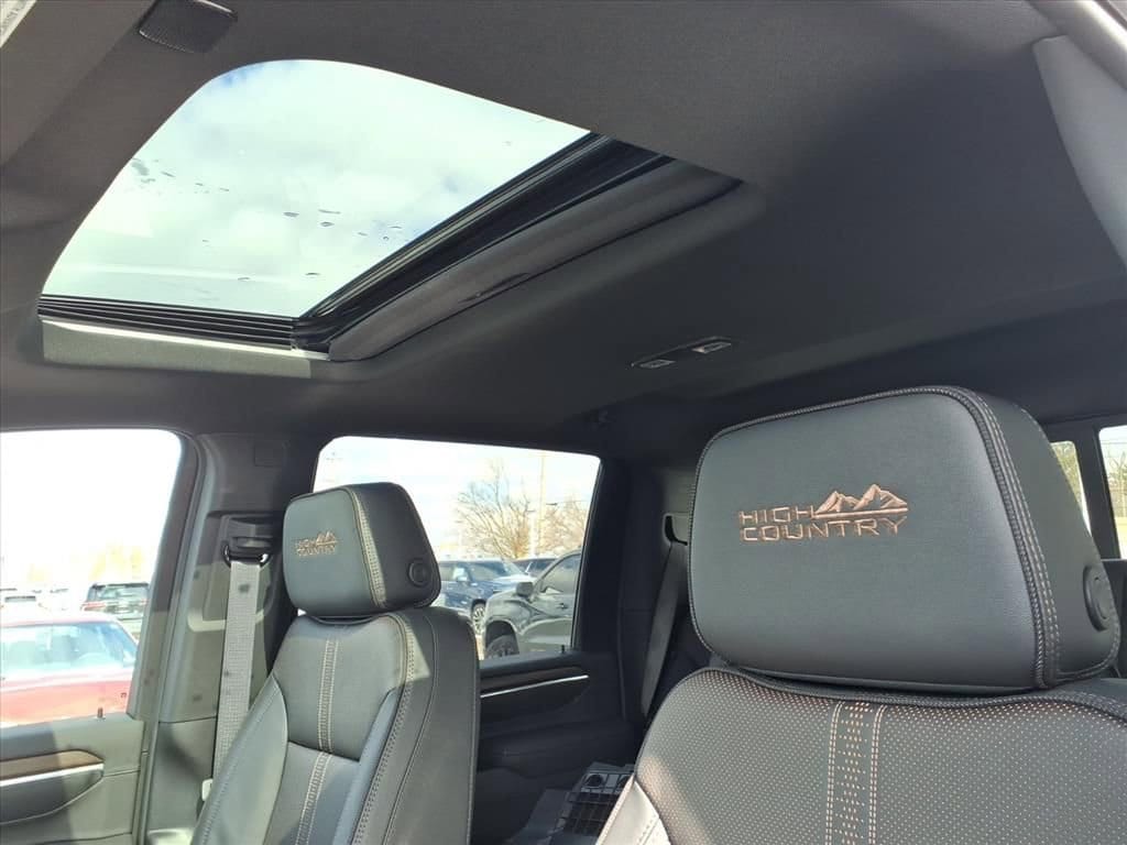 Thumbnail: 2026 Chevrolet Silverado 2500 - 14