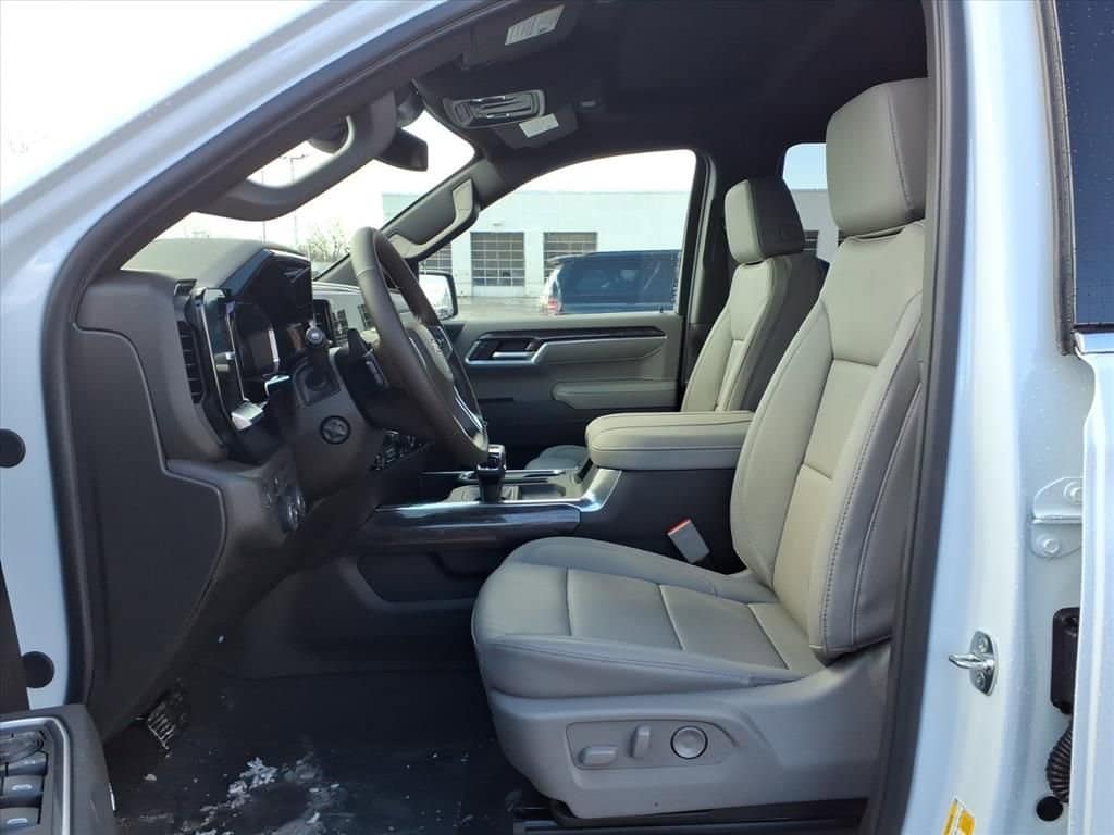 Thumbnail: 2026 Chevrolet Silverado 1500 - 12