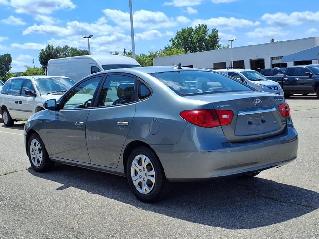 Thumbnail: 2010 Hyundai Elantra - 7