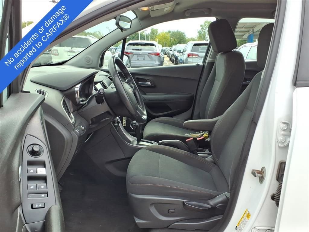 Thumbnail: 2018 Chevrolet Trax - 17