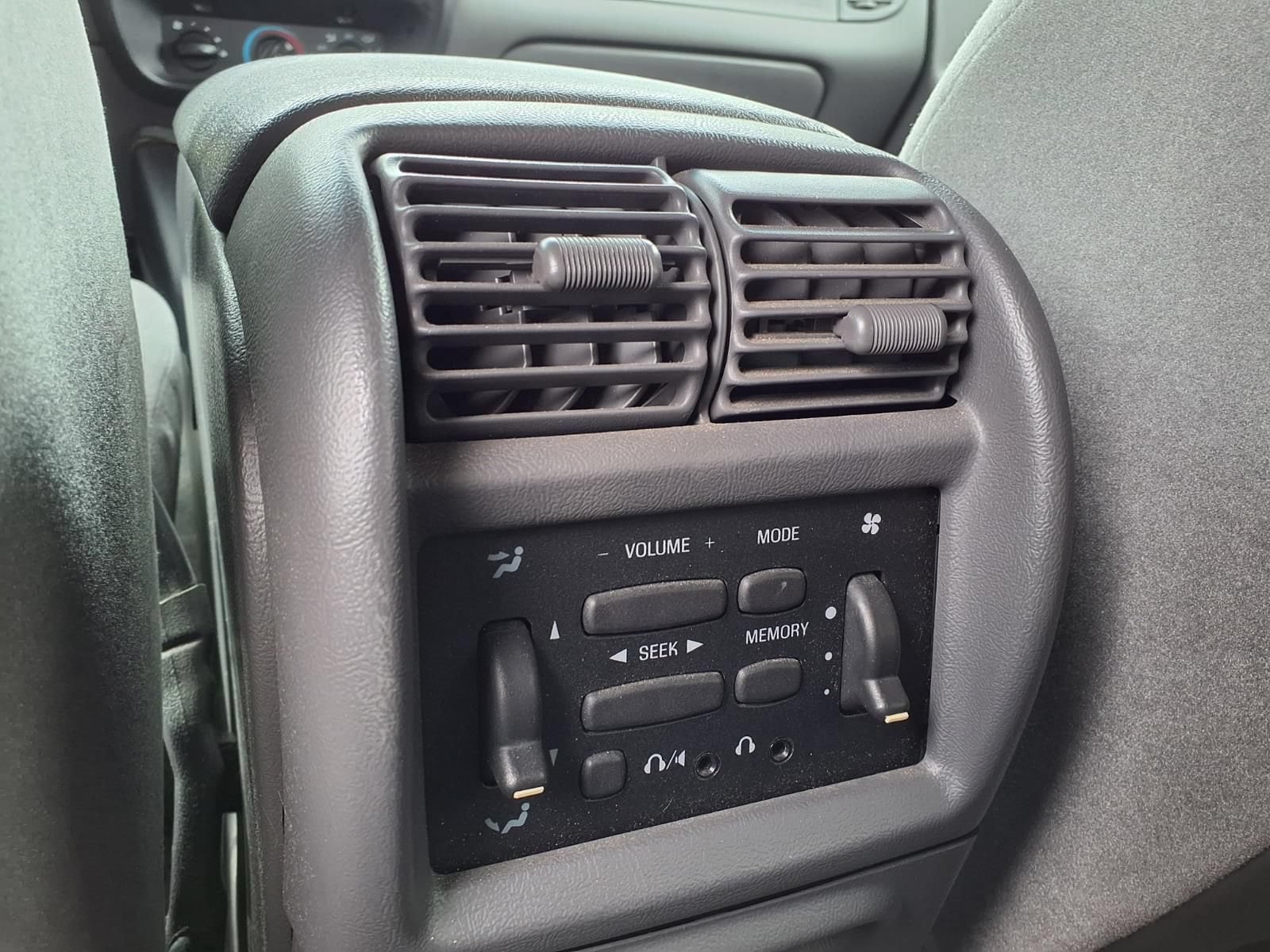 Thumbnail: 2001 Ford Explorer - 14