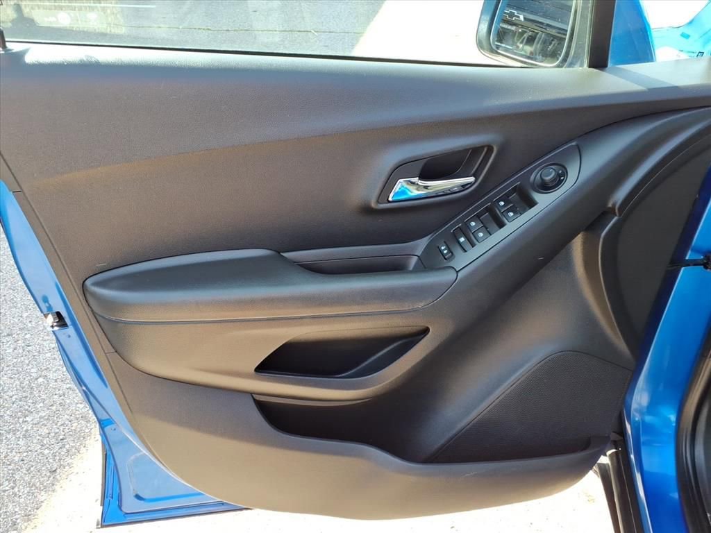 Thumbnail: 2016 Chevrolet Trax - 13