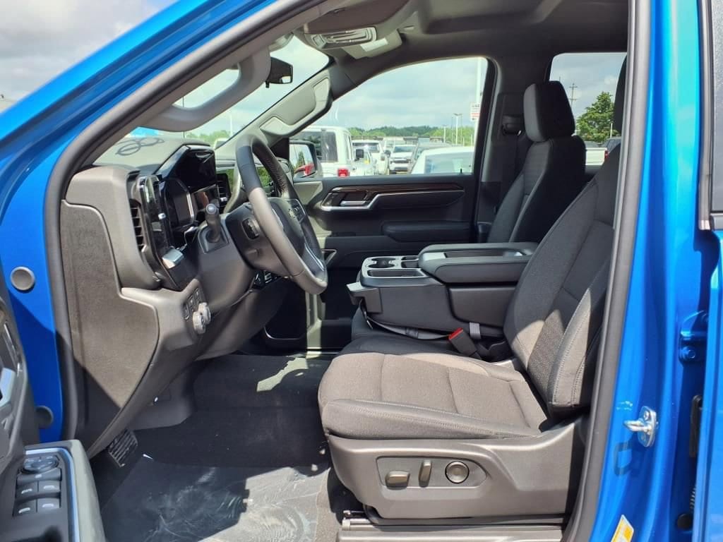 Thumbnail: 2026 Chevrolet Silverado 1500 - 14