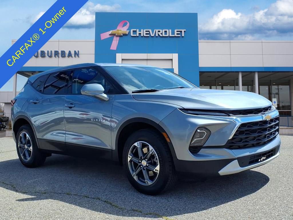 2025 Chevrolet Blazer 2LT photo 2