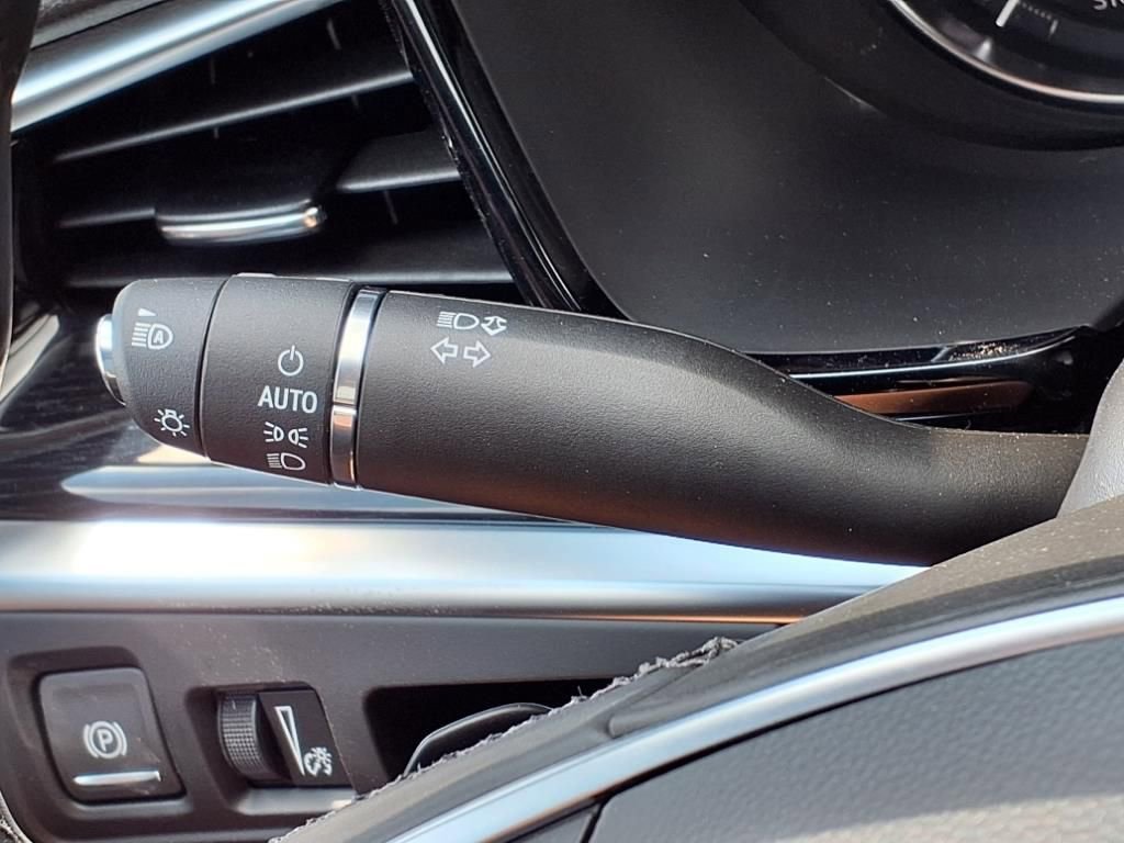 Thumbnail: 2025 Cadillac XT5 - 18