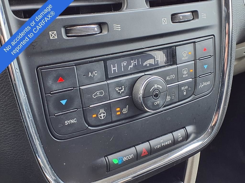 Thumbnail: 2016 Chrysler Town & Country - 25