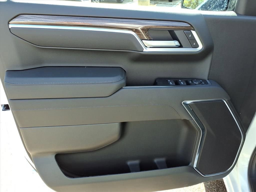 Thumbnail: 2026 Chevrolet Silverado 1500 - 11