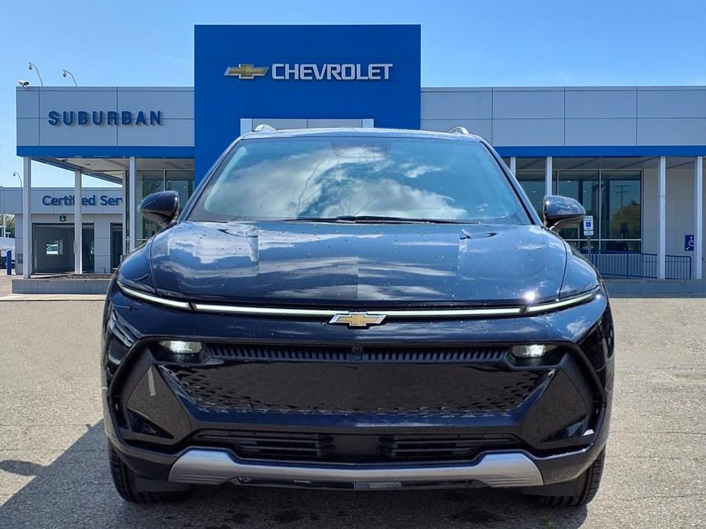 2025 Chevrolet Equinox LT photo 2