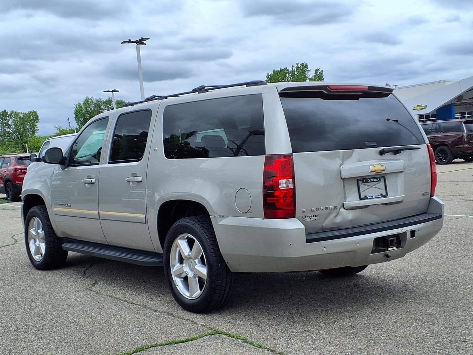 Thumbnail: 2008 Chevrolet Suburban - 7